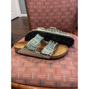 New Birkenstock Arizona Gator Gleam Two-Strap Green Sandals Ocean Breez 9-9.5